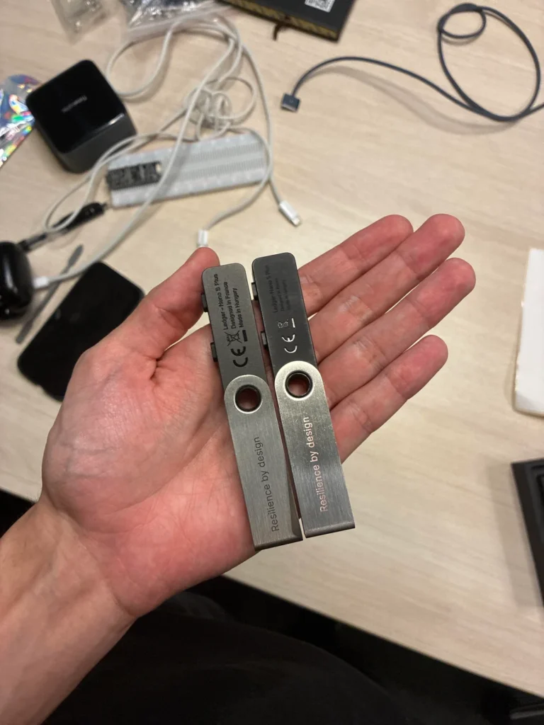 Ledger verdadeira e falsa, lado a lado