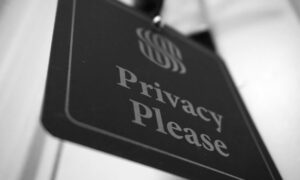 Placa de privacidade por favor